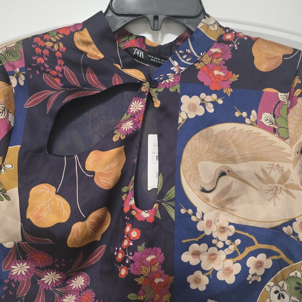 Floral Keyhole Crop Top - Picture 7 of 8